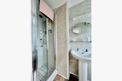 13 Bedroom Holiday Flats For Sale - Photograph 12