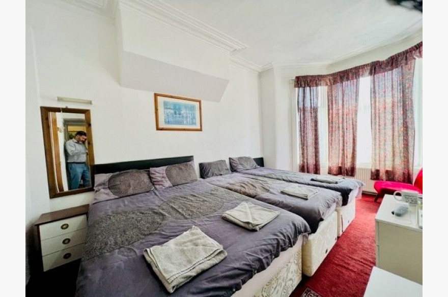 17 Bedroom Hotel For Sale - Photograph 9